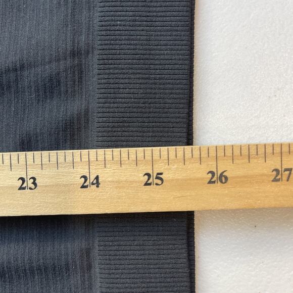 Lululemon Women SZ 12 Swiftly Breathe Relaxed Muscle Tank Top Black Breathable - Picture 7 of 7